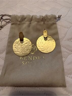 Kendra Scott Gold Hammered Round Drop Earring